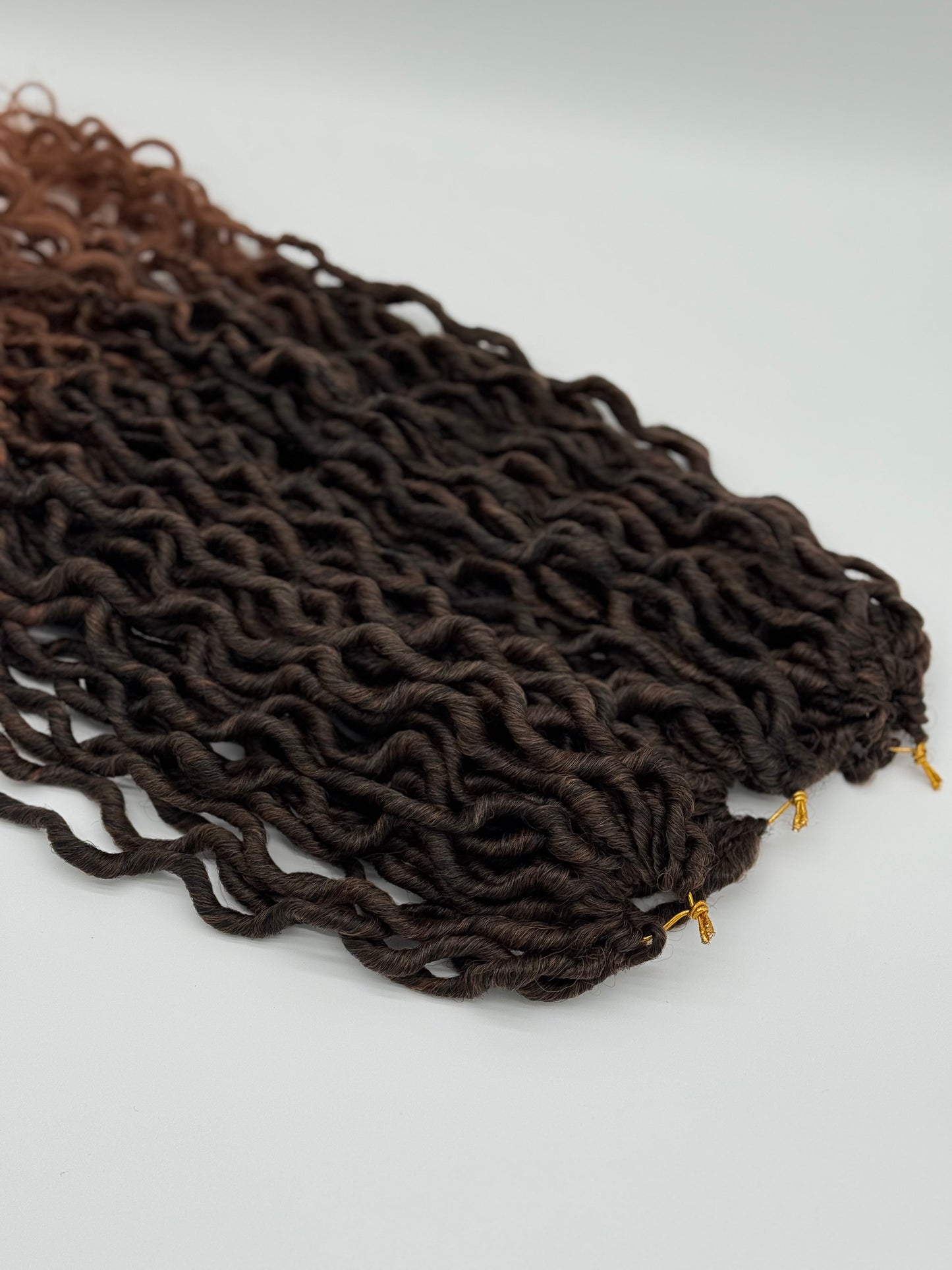 3x Goddess Faux Locs – Antibakterielle Locs mit lockigen Enden, Wiederverwendbar, T1B/30