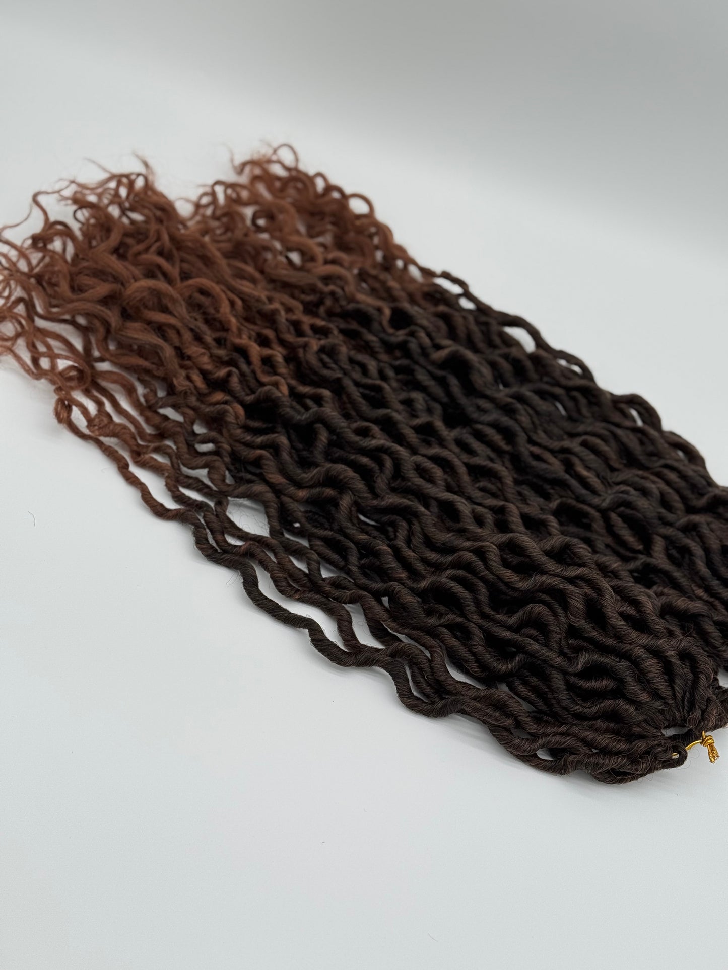 3x Goddess Faux Locs – Antibakterielle Locs mit lockigen Enden, Wiederverwendbar, T1B/30