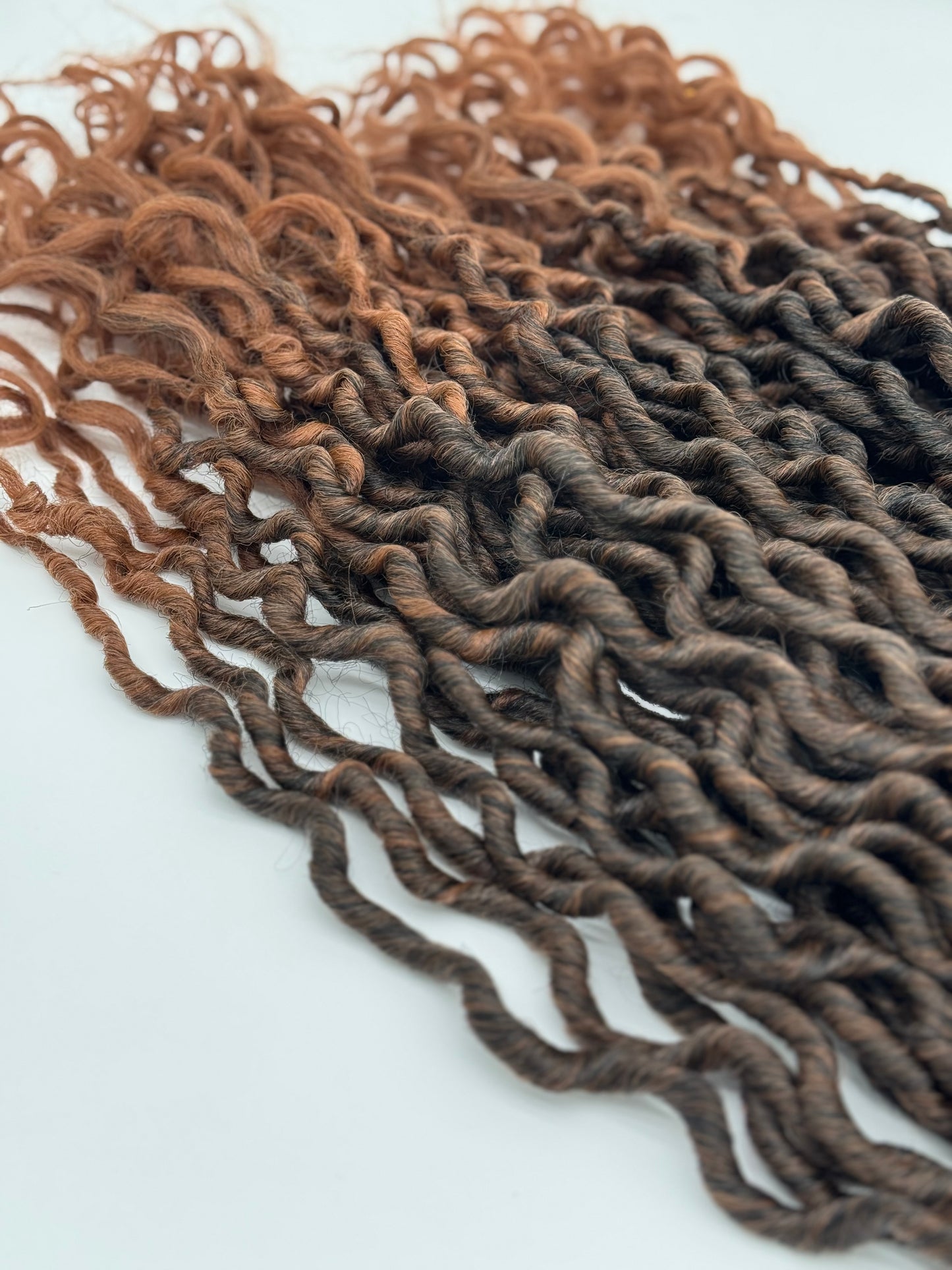 3x Goddess Faux Locs – Antibakterielle Locs mit lockigen Enden, Wiederverwendbar, T1B/30