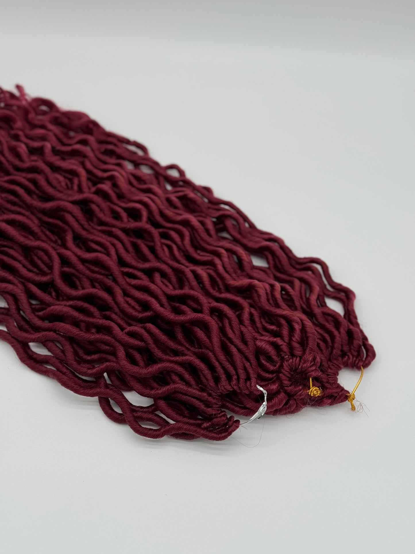 3x Goddess Faux Locs – Antibakterielle Locs mit lockigen Enden, Wiederverwendbar, BUG