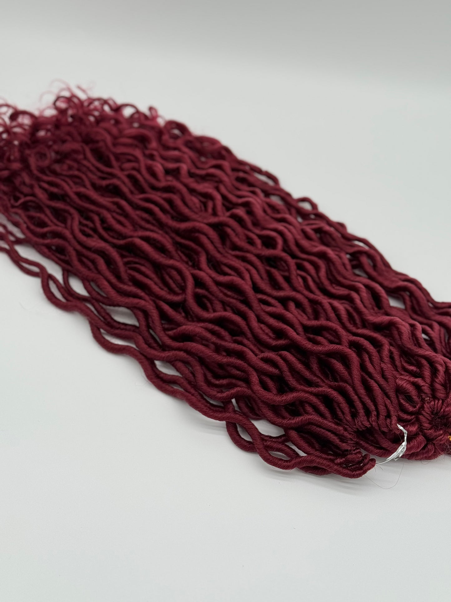 3x Goddess Faux Locs – Antibakterielle Locs mit lockigen Enden, Wiederverwendbar, BUG