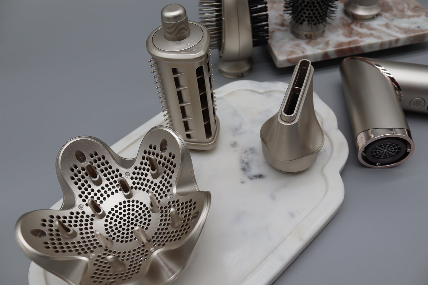 1 Stk. 8 in 1 Haarstyler & Ionen Haartrockner