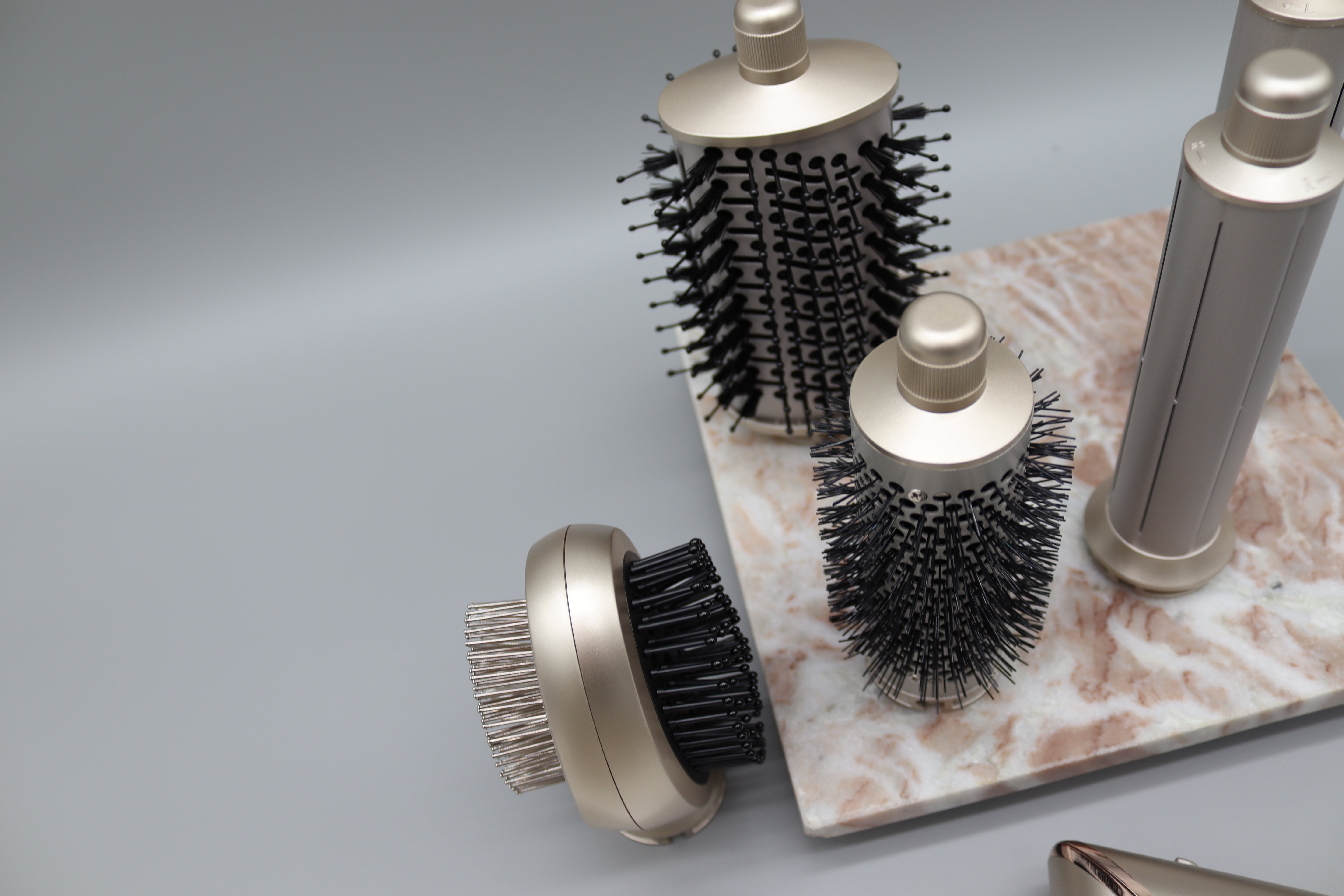 1 Stk. 8 in 1 Haarstyler & Ionen Haartrockner
