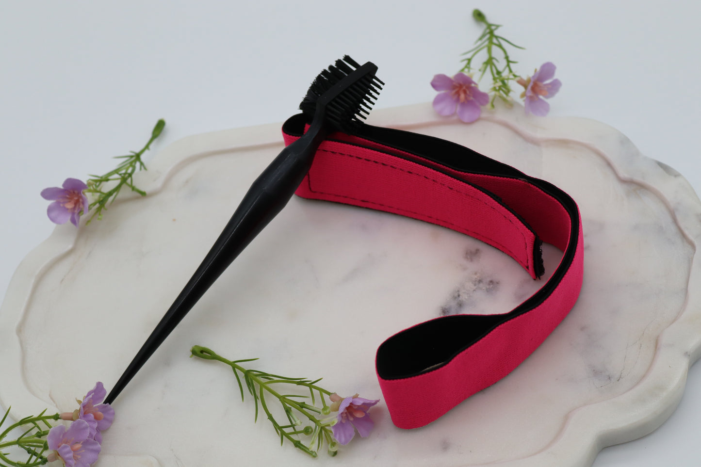 1 Set, 1x doppelseitig Kantenkontrolle Haarbürste, 1x Elastisches Band, 1x Rasiermesserkamm und 4 Stk. Wig Cap