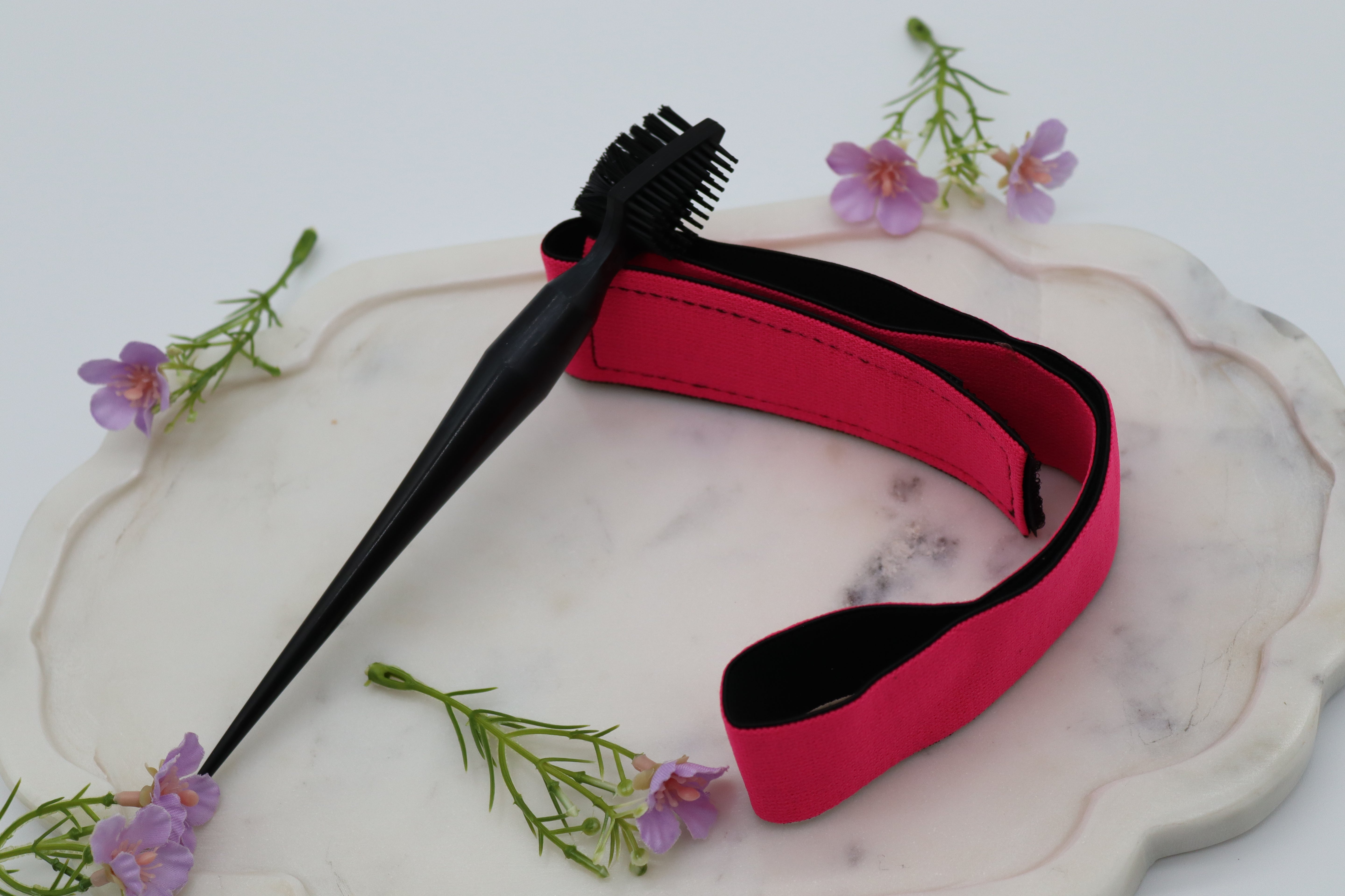 1 Set, 1x doppelseitig Kantenkontrolle Haarbürste, 1x Elastisches Band, 1x Rasiermesserkamm und 4 Stk. Wig Cap