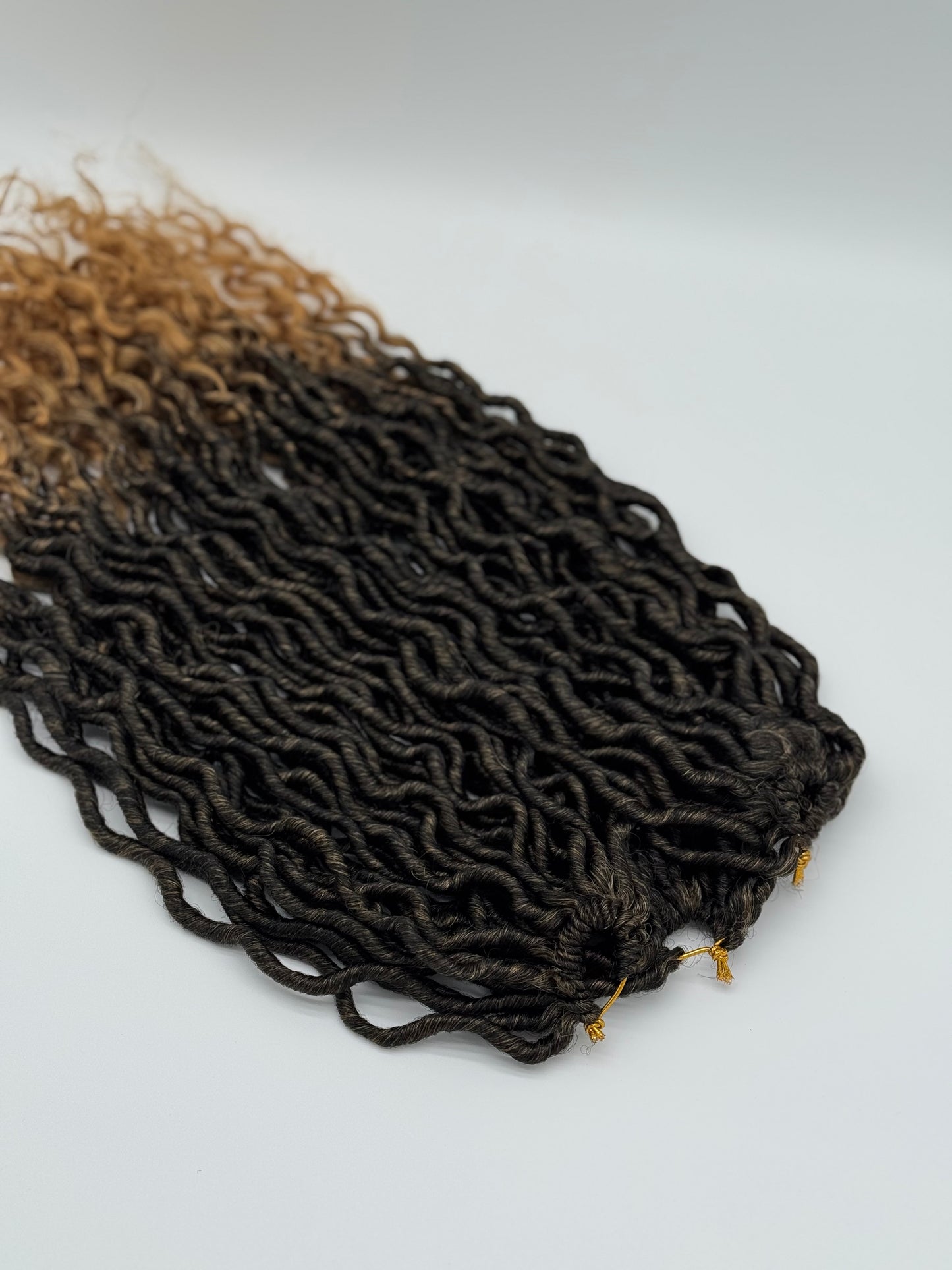 3x Goddess Faux Locs – Antibakterielle Locs mit lockigen Enden, Wiederverwendbar, T1B/27