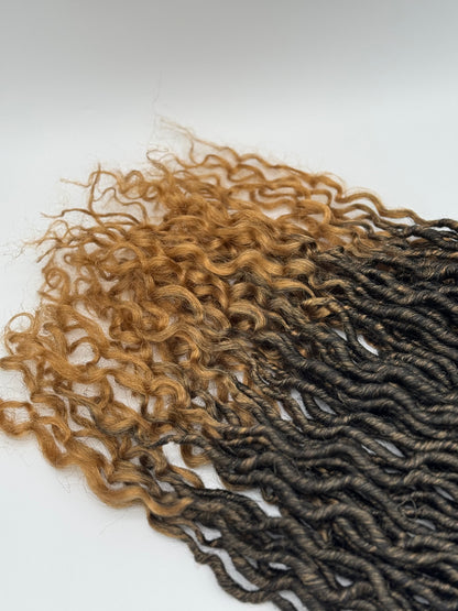 3x Goddess Faux Locs – Antibakterielle Locs mit lockigen Enden, Wiederverwendbar, T1B/27