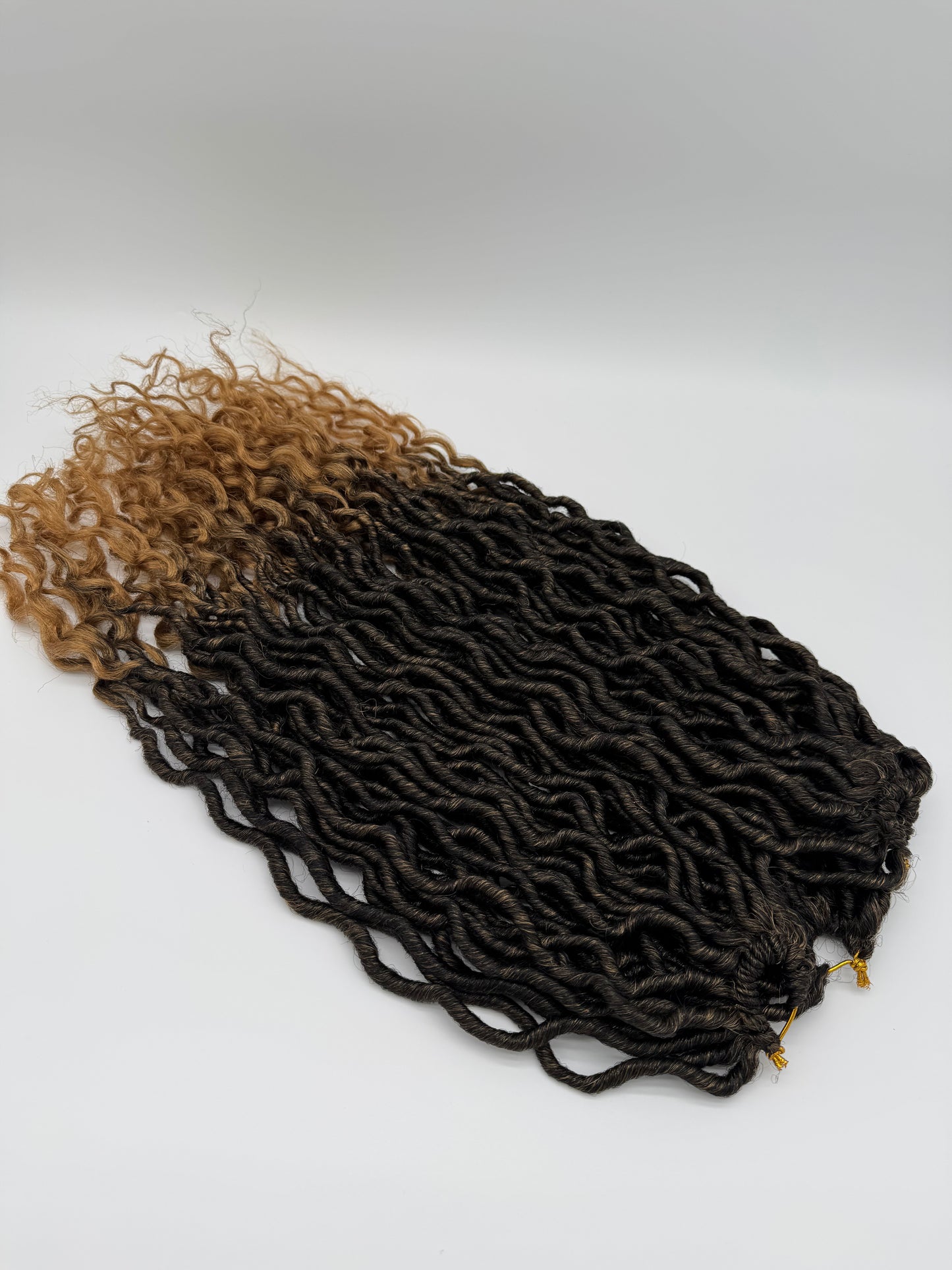 3x Goddess Faux Locs – Antibakterielle Locs mit lockigen Enden, Wiederverwendbar, T1B/27