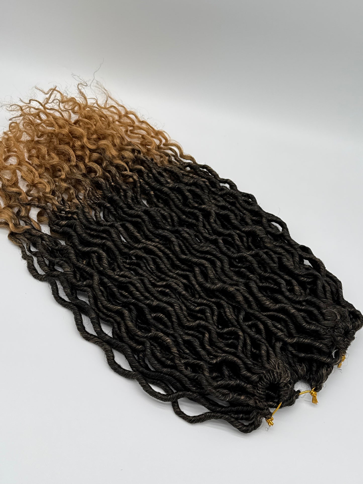 3x Goddess Faux Locs – Antibakterielle Locs mit lockigen Enden, Wiederverwendbar, T1B/27