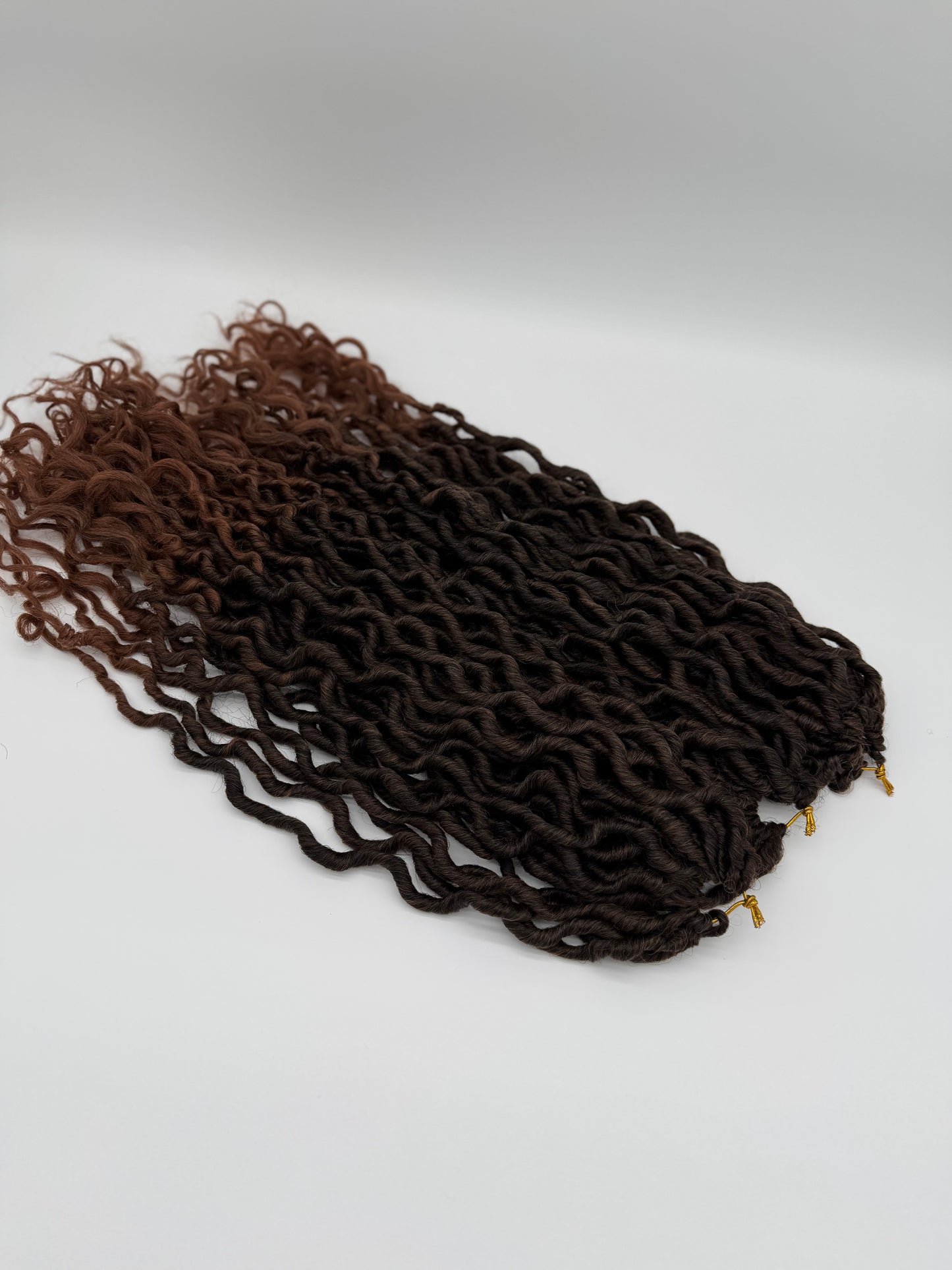 3x Goddess Faux Locs – Antibakterielle Locs mit lockigen Enden, Wiederverwendbar, T1B/30