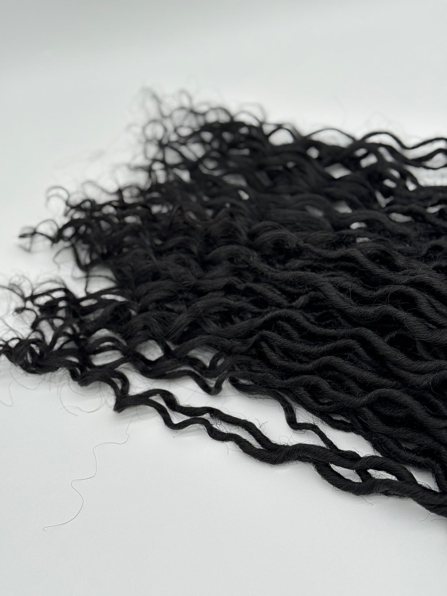 3x Goddess Faux Locs – Antibakterielle Locs mit lockigen Enden, Wiederverwendbar, 1B