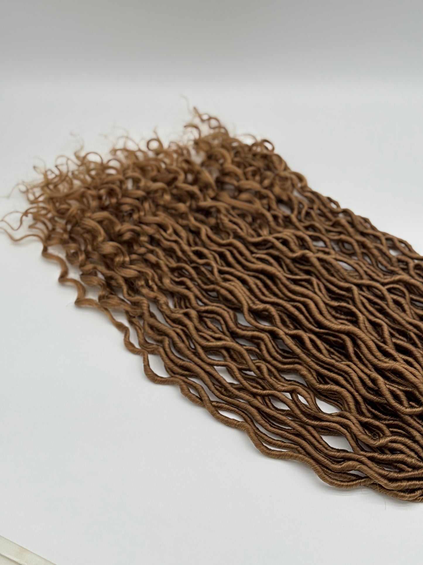 3x Goddess Faux Locs – Antibakterielle Locs mit lockigen Enden, Wiederverwendbar, 27