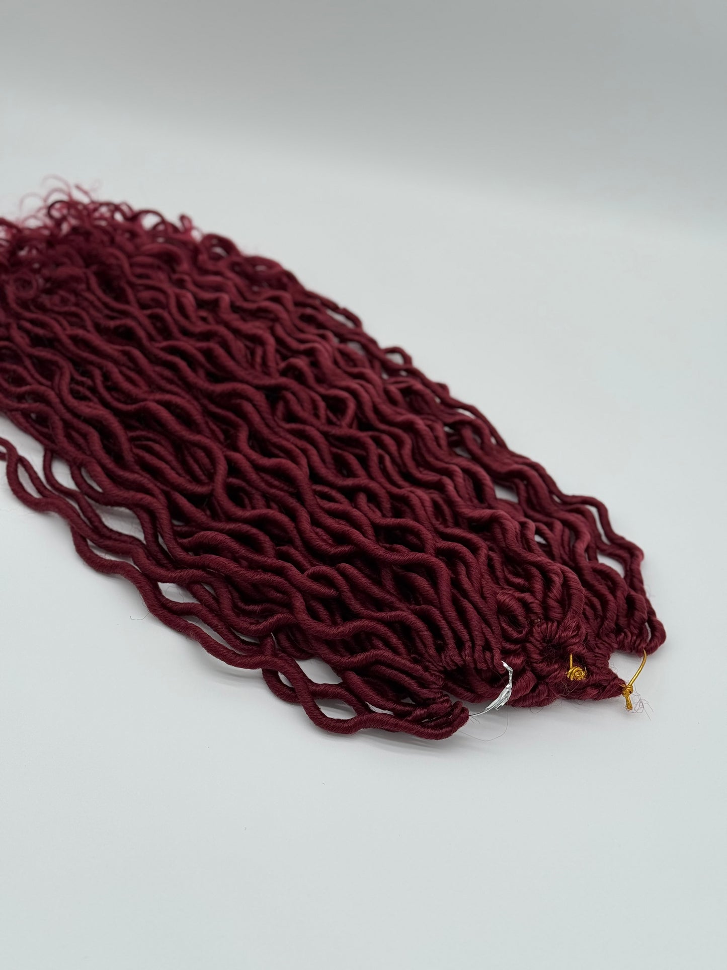 3x Goddess Faux Locs – Antibakterielle Locs mit lockigen Enden, Wiederverwendbar, BUG