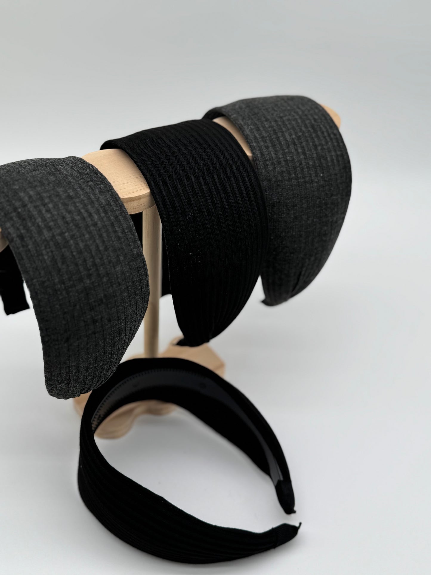 Haarreif mit Stoff – Stylisches Accessoire für jeden Anlass, Schwarz und Dunkelgrau