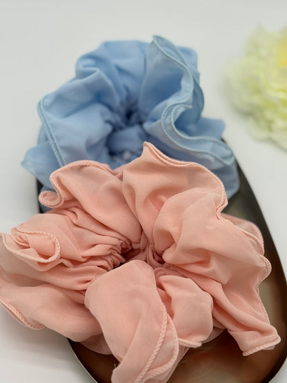 2 Stk. Scrunchies aus Stoff – Einfarbige Haargummis für stylische Looks, Blau und Pink