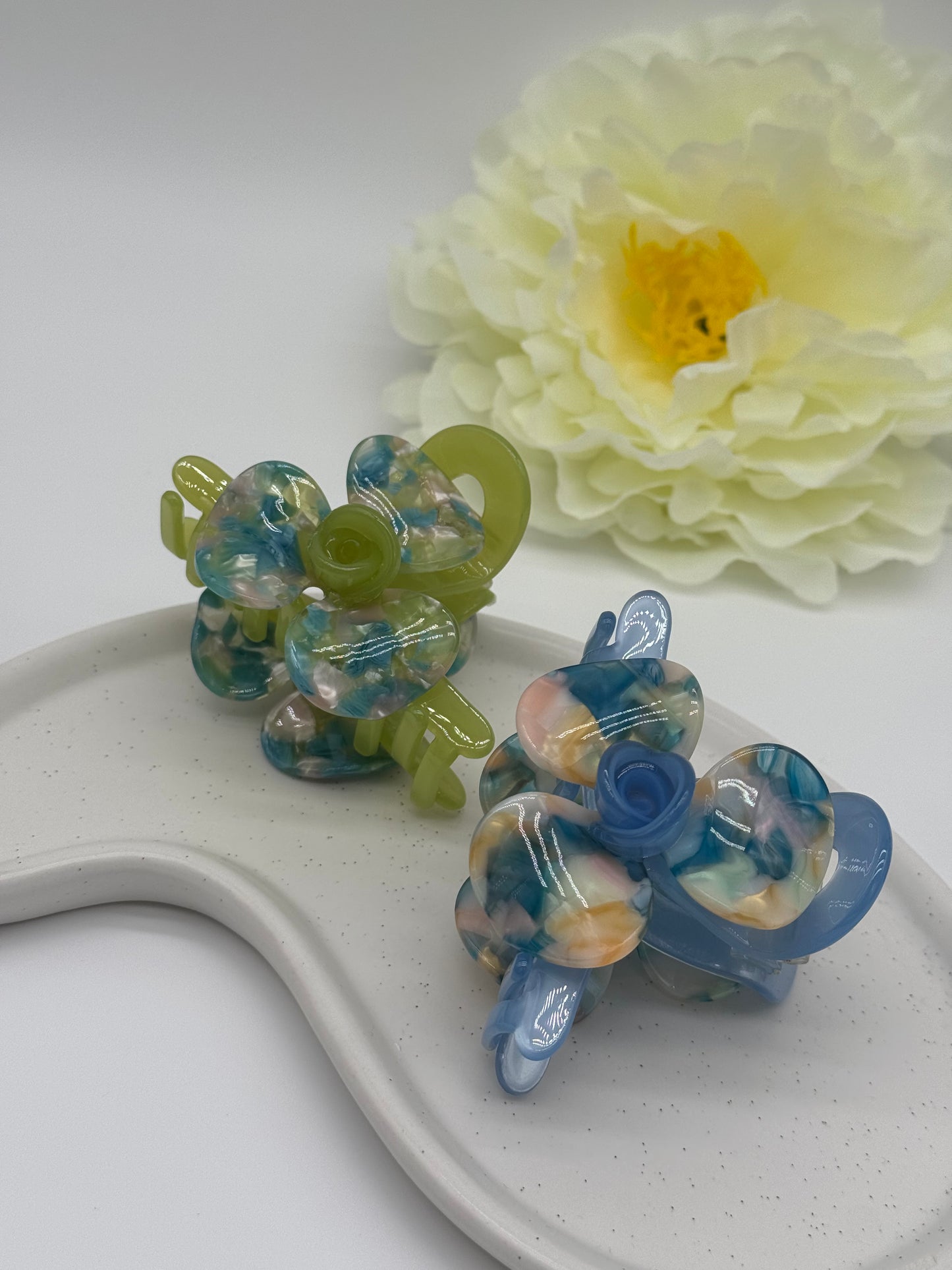 2 Stk. Haarklammer aus Acetat mit Rose – Elegantes Haar-Accessoire