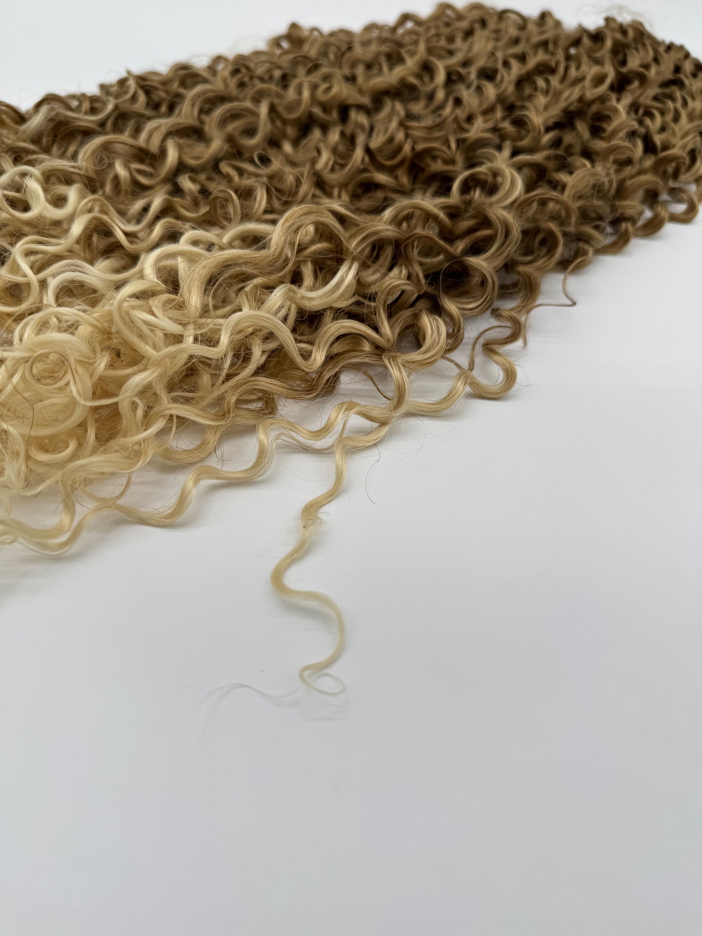 2 Stk. Water Wave Crochet Haare - Bio Protein Fiber, 27/613